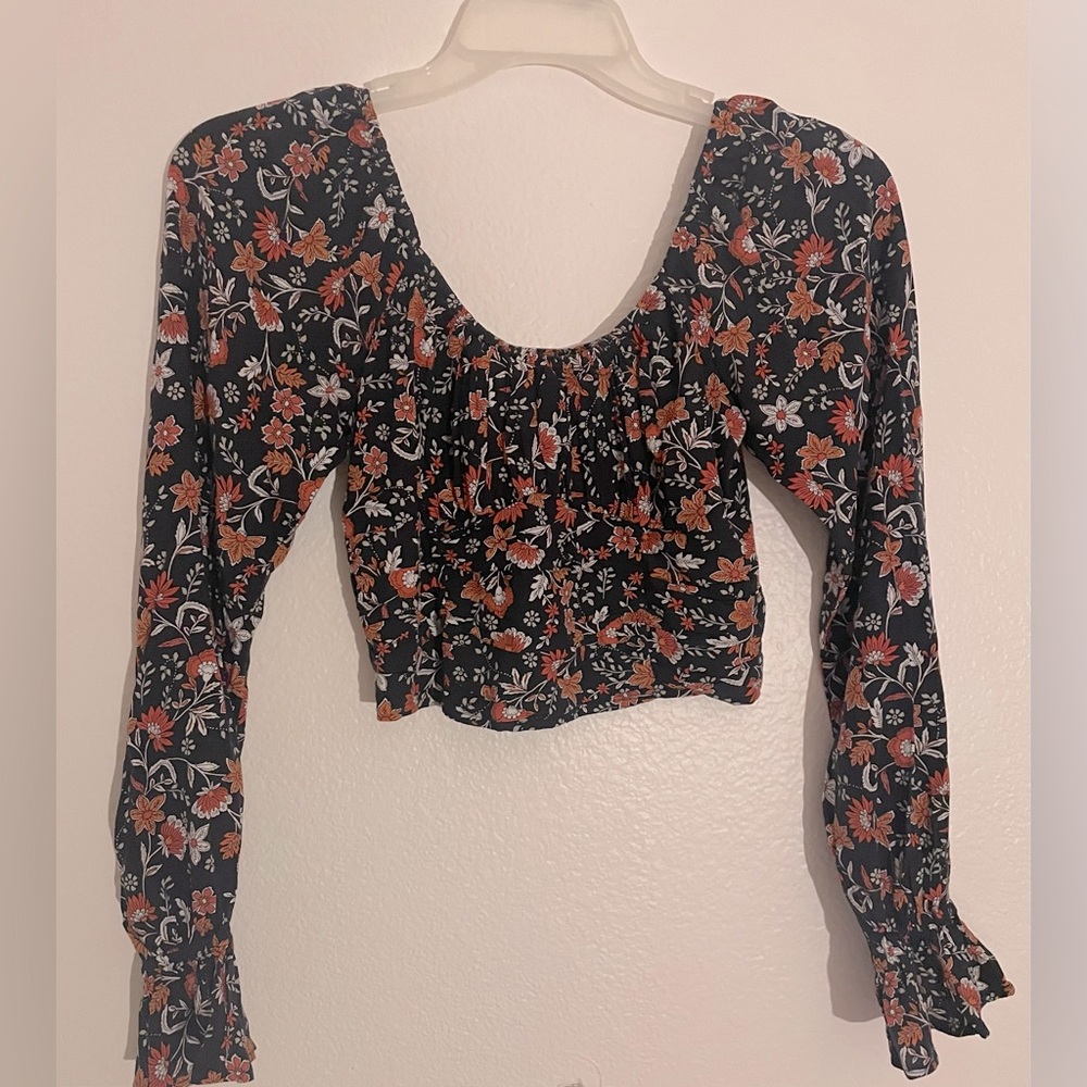 Cropped long sleeve top/ Size S